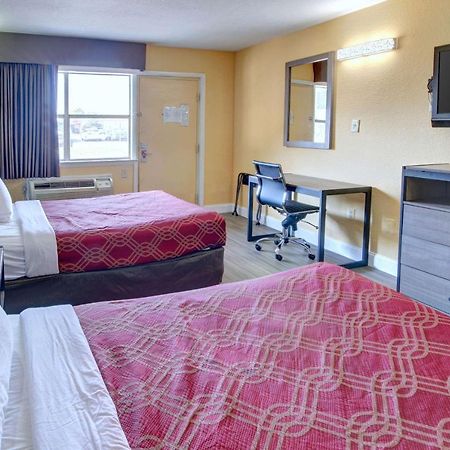 Econo Lodge At Military Circle Norfolk Exterior foto