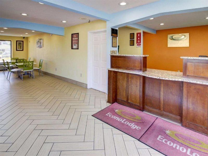Econo Lodge At Military Circle Norfolk Exterior foto
