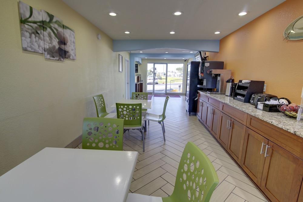 Econo Lodge At Military Circle Norfolk Exterior foto