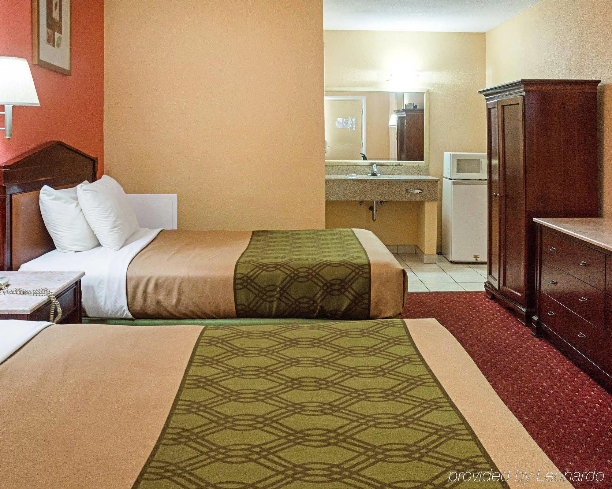 Econo Lodge At Military Circle Norfolk Exterior foto